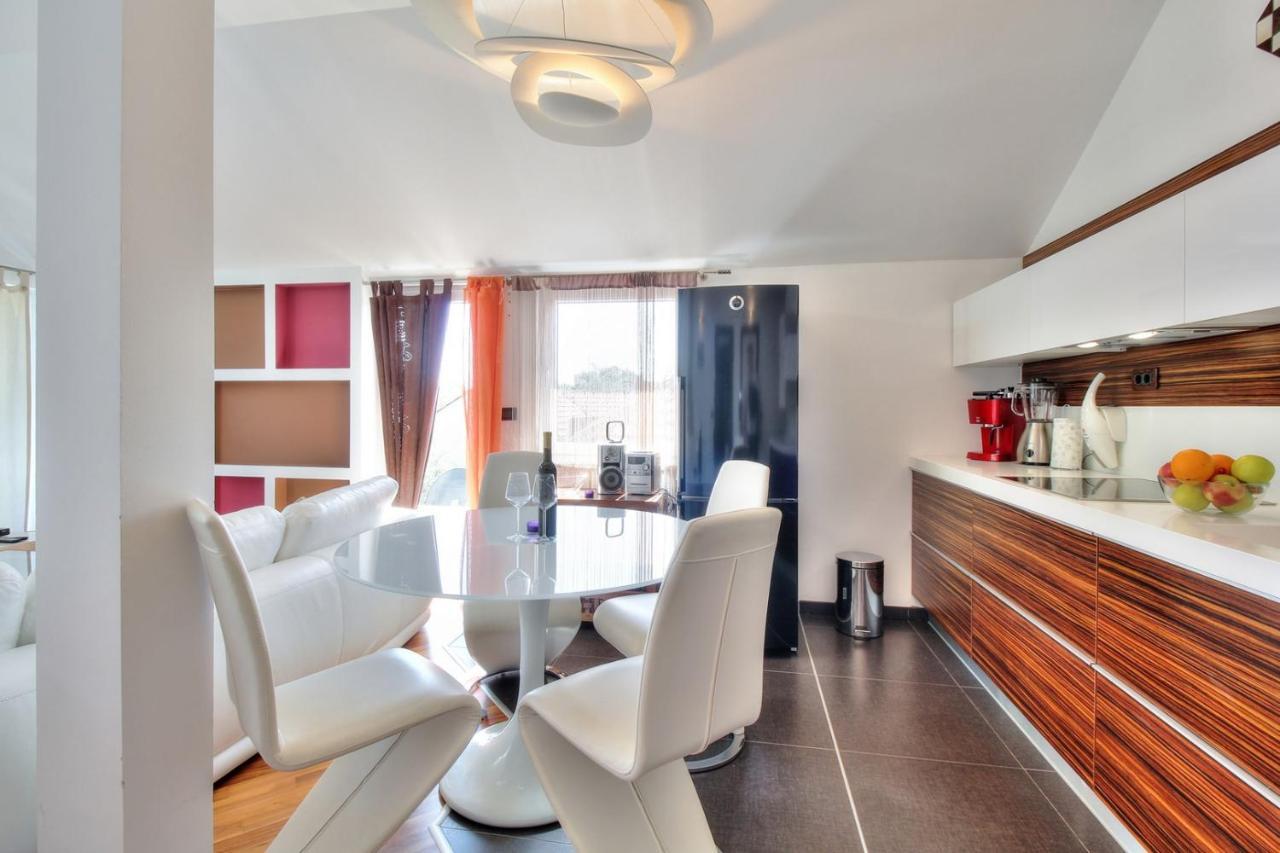 Apartments Suzy Умаг Экстерьер фото