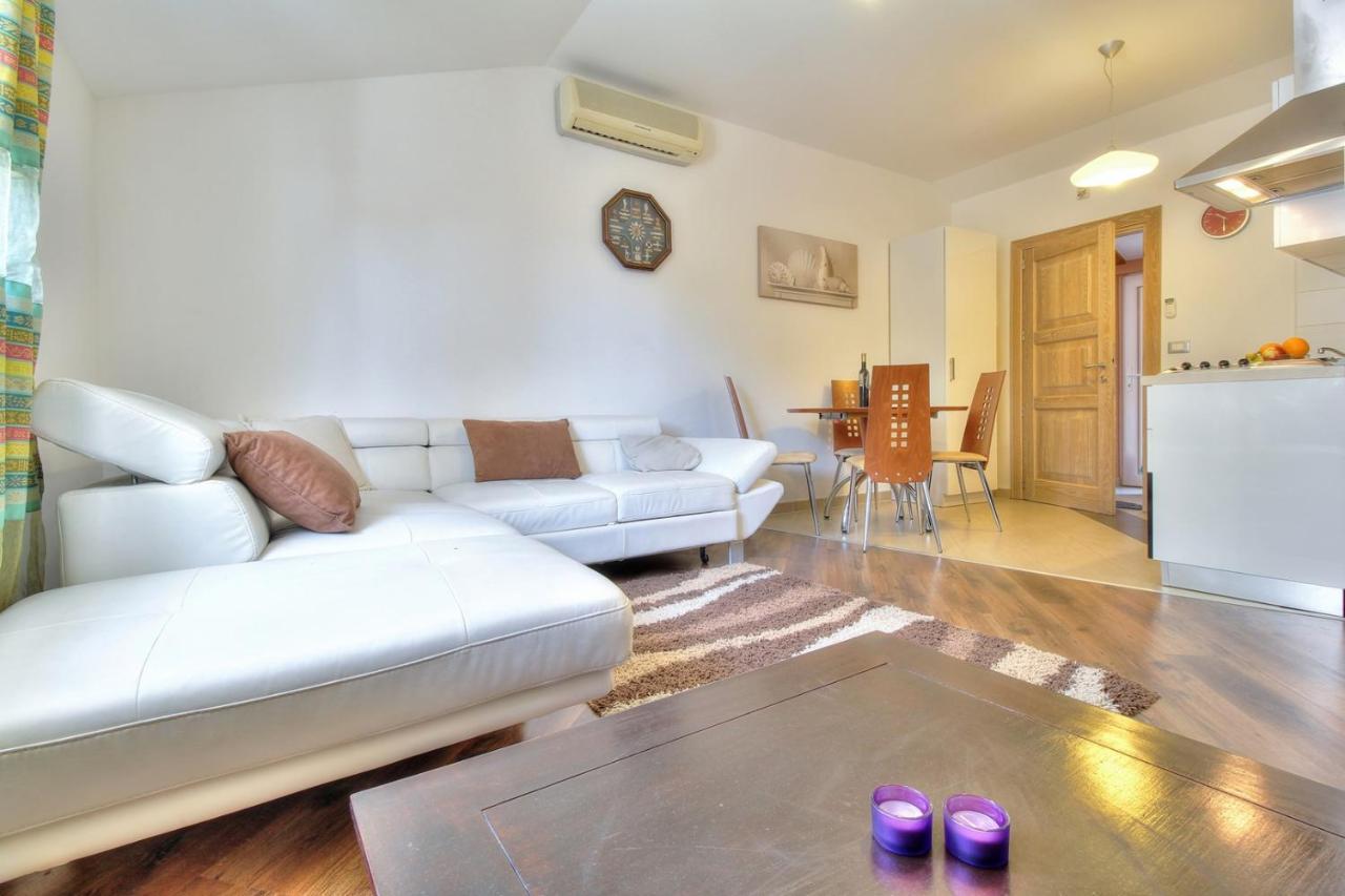 Apartments Suzy Умаг Экстерьер фото