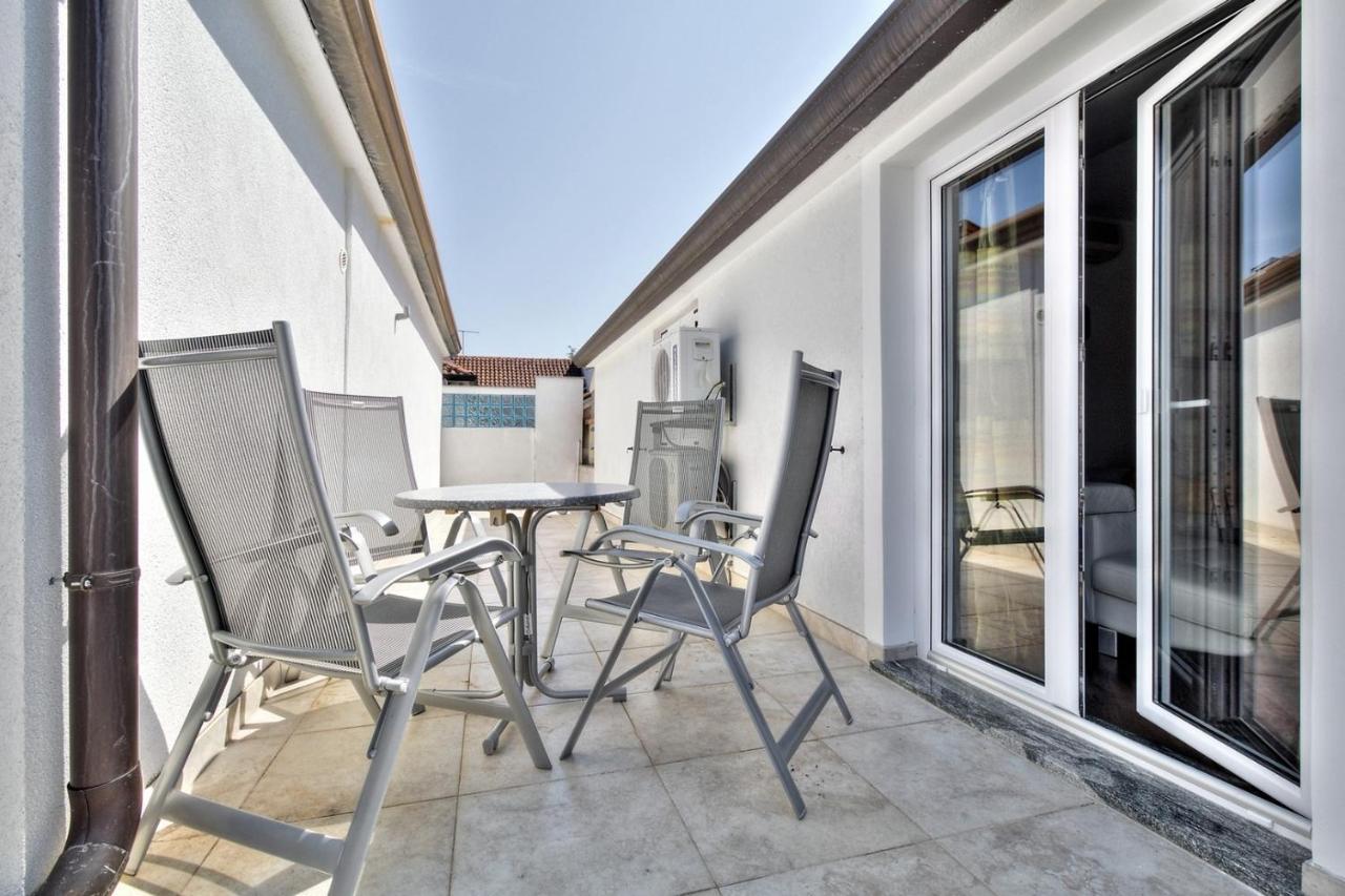 Apartments Suzy Умаг Экстерьер фото