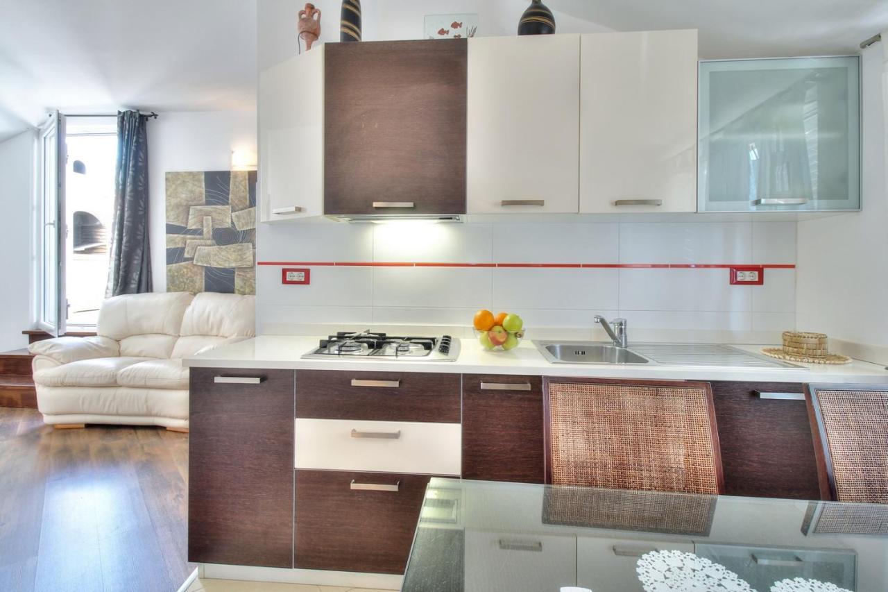 Apartments Suzy Умаг Экстерьер фото