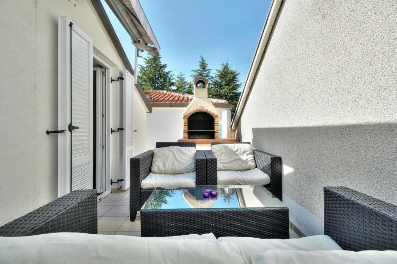 Apartments Suzy Умаг Экстерьер фото