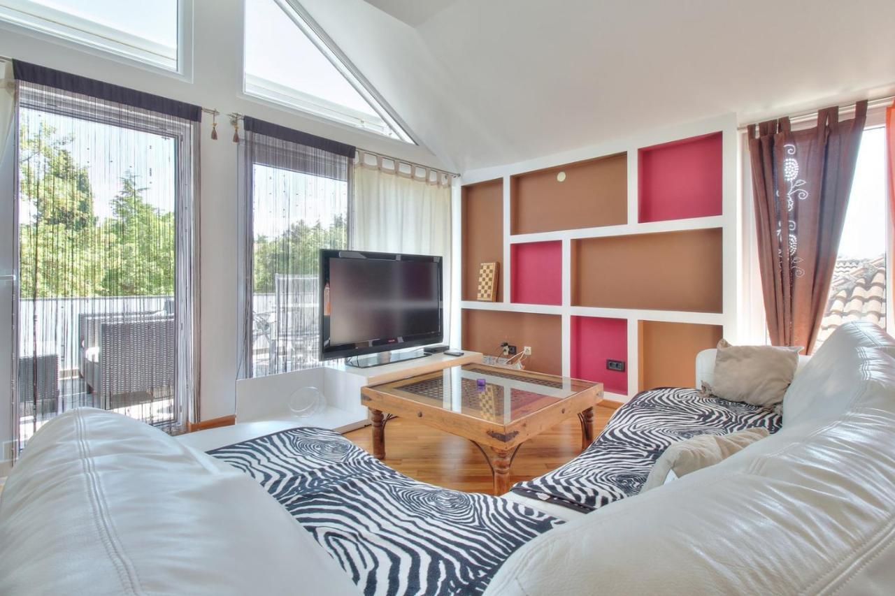 Apartments Suzy Умаг Экстерьер фото