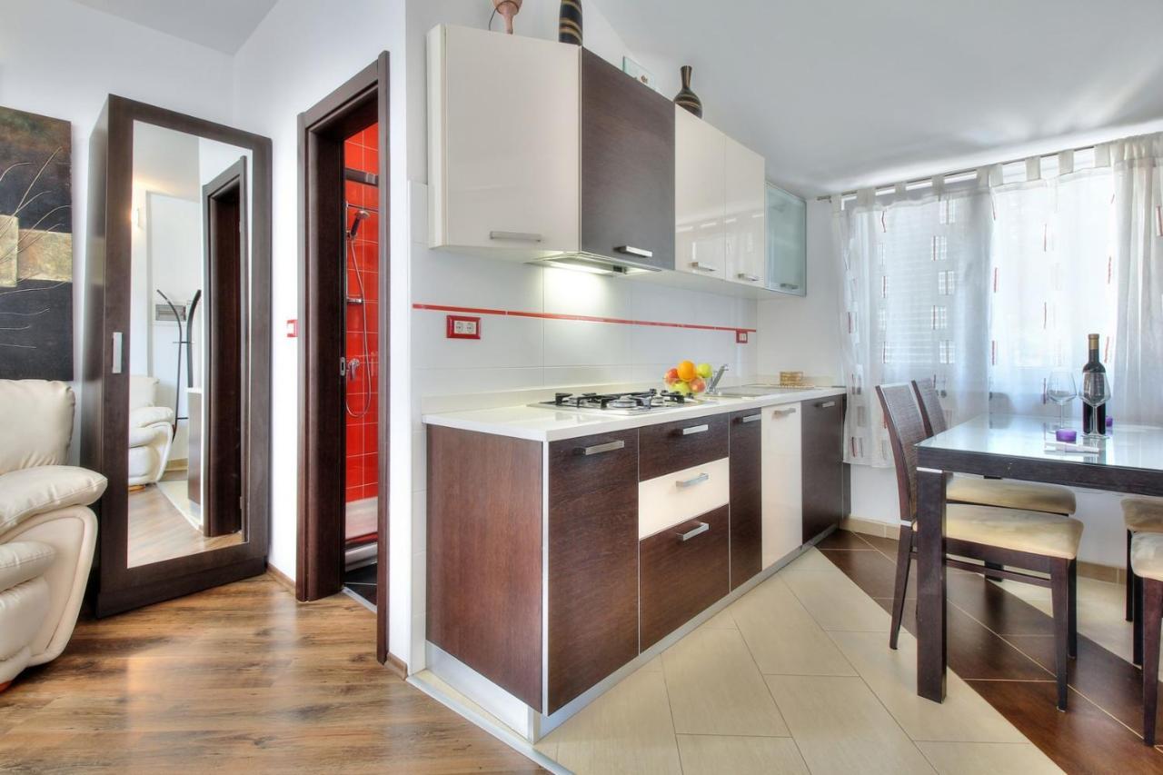 Apartments Suzy Умаг Экстерьер фото