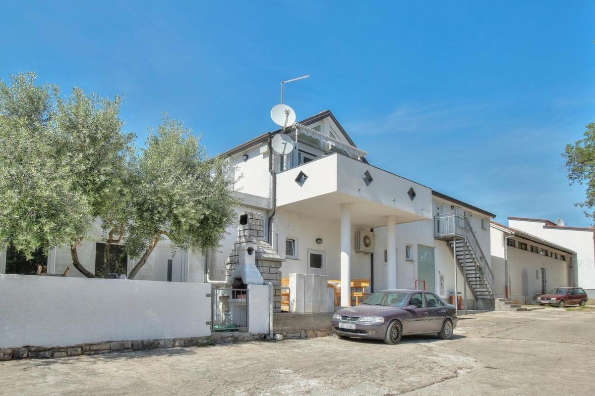 Apartments Suzy Умаг Экстерьер фото